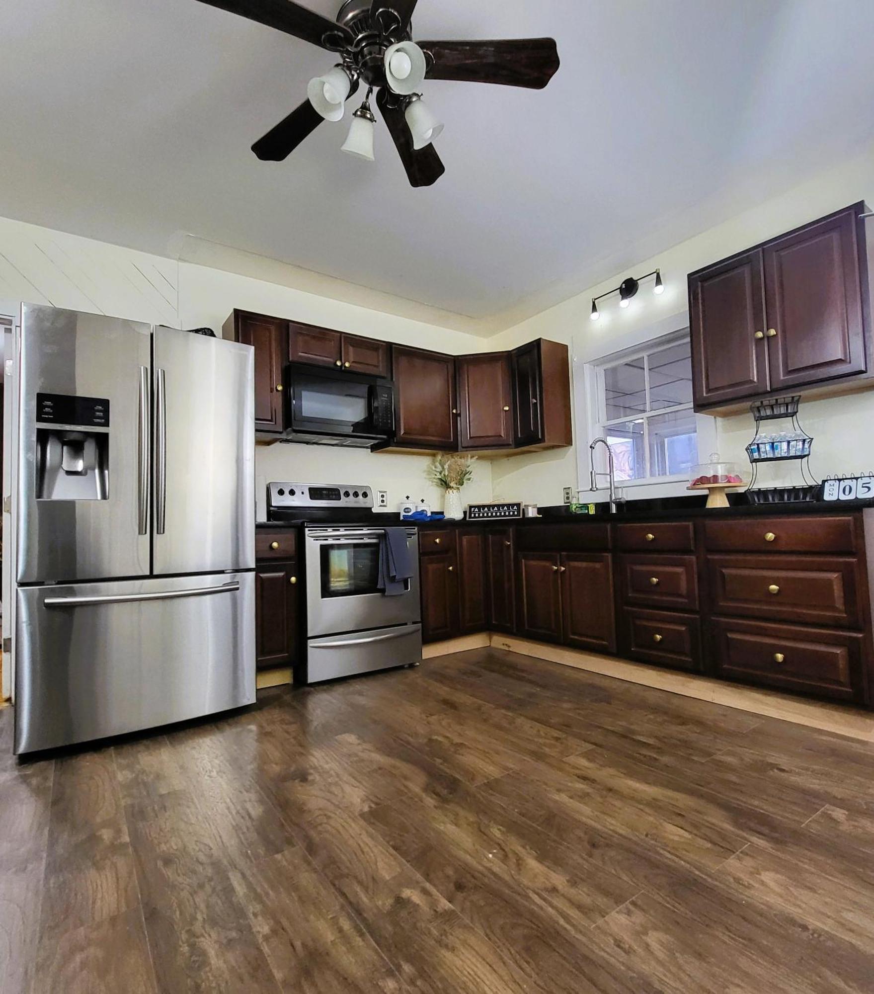 Majestic Living Close To Boston- Family And Group Friendly Stoughton